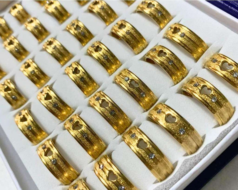 DIAMOND GOLDEN STAINLESS STEEL HEART RING WITH 2 STRASS. 8MM – 36 UNITS