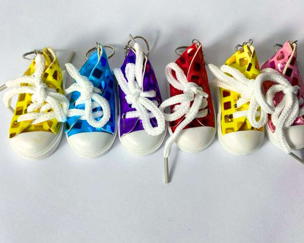 KEYCHAIN COLORED SNEAKER SPARKLING CHECKED – Set of 12