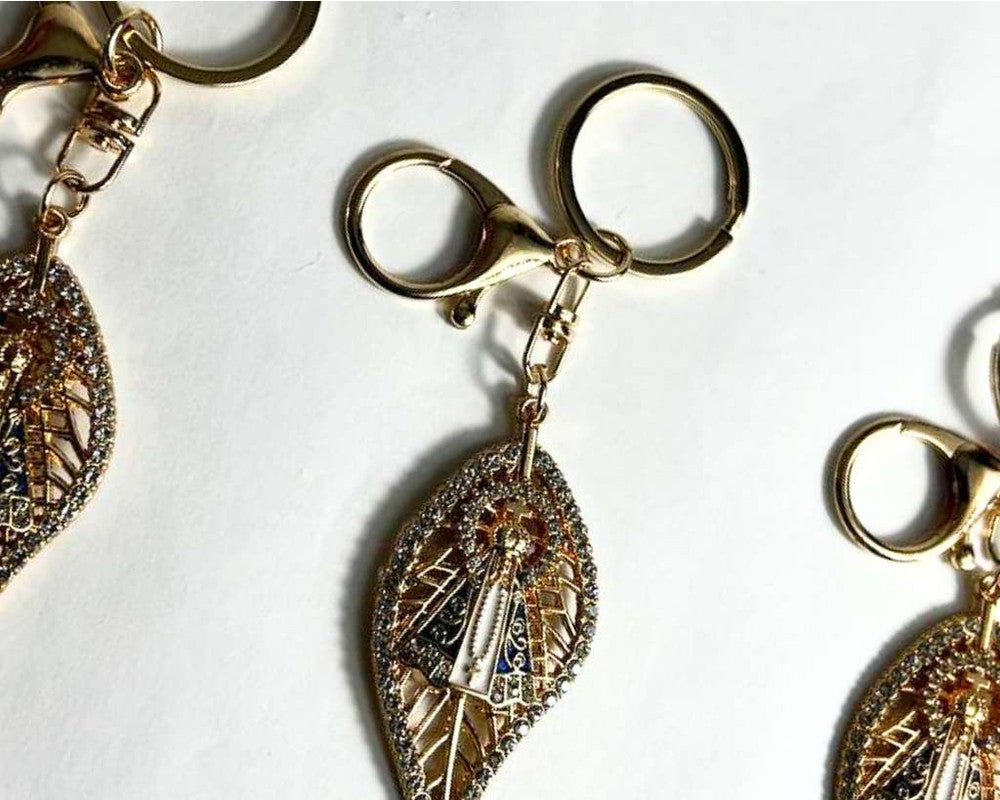 GOLDEN KEYCHAIN O.LADY APPARITIONS LEAF– 12